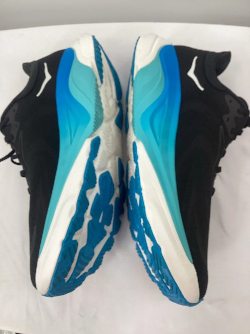 Hoka Arahi 8 Running Sneakers